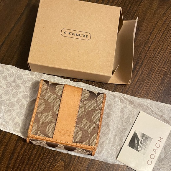 Coach signature mini wallet pre loved - Picture 8 of 8